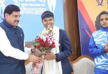 महिला क्रिकेटर क्रांति गौड़ के पिता की नौकरी बहाल: मुख्यमंत्री डॉ. मोहन यादव ने निभाया सार्वजनिक मंच से किया गया वादा