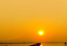 Love Day: पिय से मिलने को चली नदी बावरी