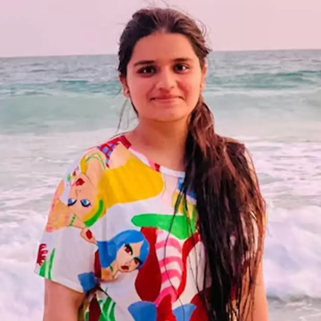 Kissa-A-IAS: Nisha Grewal: पिता बिजली विभाग में, दादाजी के गाइडेंस में 23 साल की उम्र में बेटी ऐसे बनी IAS
