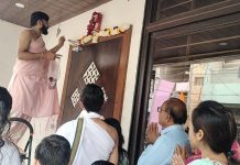 जैन समाज के 200 से अधिक घरों के मुख्य द्वार पर विराजमान हुए प्रभु पार्श्वनाथ जी