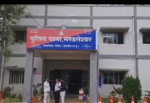 नर्मदा तट पर अंतिम संस्कार को लेकर बवाल,2 गुटों में पथराव, 10 घायल, 19 से अधिक नामजद पर केस