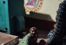 स्टाफ के अनुपस्थित रहने पर महिला ने अस्पताल के बाहर ही नवजात को जन्म दिया, मेडिकल ऑफिसर सहित 3 के खिलाफ कार्रवाई