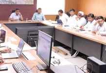 Commissioner Ashish Singh Reviews Simhasth Work: कार्यों में गति न पाई जाने पर PWD EE का 15 दिन का वेतन काटने के निर्देश