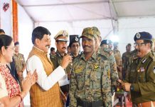 मुख्यमंत्री डॉ. यादव ने नक्सल मुठभेड़ में अदम्य साहस और वीरता का परिचय देने वाले 60 जांबाज जवानों को दी क्रम से पूर्व पदोन्नति