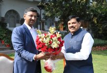 मुख्यमंत्री से मिले नवपदस्थ आयुक्त जनसंपर्क मनीष सिंह