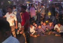 पानी की बूंद-बूंद को तरसे छात्र, हाईवे पर उतरे, खंडवा–वड़ोदरा नेशनल हाइवे पर डेढ़ घंटे रहा जाम