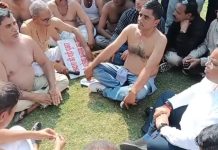 Live Video: इंदौर कलेक्ट्रेट पर किसानों का अर्धनग्न प्रदर्शन