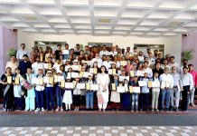 Collector Honours Meritorious Students जिला स्तरीय ओलंपियाड में चयनित 32 मेधावी विद्यार्थियों को कलेक्टर ने किया सम्मानित!
