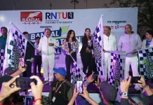 Bhopal Marathon: सूरज के उगते ही शुरू हुई पंख मैराथन, दंगल गर्ल फातिमा शेख ने किया फ्लैग ऑफ