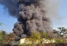 भोपाल की फैब्रिकेशन फैक्टरी में भीषण आग: 20 फीट से अधिक ऊपर तक लपटें, ISBT के पास हुआ हादसा,खाली कराए आसपास के इलाका