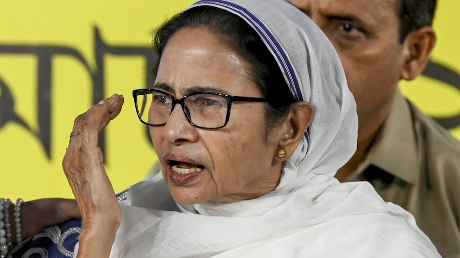 67e5a0db54303-mamata-banerjee-furfura-sharif-bjp-election-west-bengal-195726218-16x9