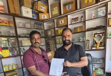 Suicide Video Goes Viral on Social Media, Police save People : रतलाम में पुलिस ने सोशल मीडिया पर आत्महत्या संबंधी वीडियो अपलोड करने वाले युवक को सुरक्षित परिजनों के सुपुर्द किया!