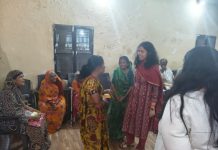 Collector Celebrated Holi at Old Age Home : कलेक्टर ने वृद्धाश्रम पहुंचकर होली मिलन समारोह मनाया, वृद्धजनों का लिया आशीर्वाद!