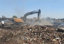 ट्रेंचिंग ग्राउंड से उठते धुएं के बीच सांस लेने में दिक्कत के बाद 2 वर्षीय बच्चे की मौत