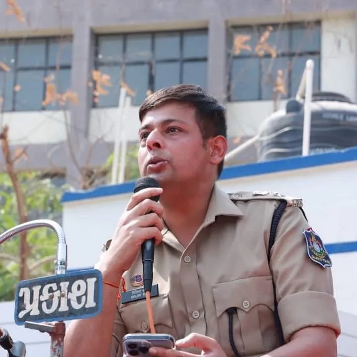 Kissa-A-IPS: गुजरात में क्यों सुर्खियों में हैं IPS Nirlipt Rai!