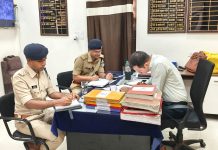 SP Inspects Police Station कानून व्यवस्था एवं गंभीर अपराधों की विवेचना करते हुए प्रकरणों को शीघ्र एवं निष्पक्ष जांच सुनिश्चित करने के दिए निर्देश!