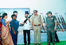 तेलंगाना में 4 करोड़ के इनामी 130 माओवादियों ने 124 अत्याधुनिक हथियारों के साथ किया सरेंडर