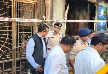 Indore Fire Incident: मुख्यमंत्री ने इंदौर अग्नि दुर्घटना की जांच के लिये ACS राजन और विशेष DG कटियार कोई इंदौर भेजा, दोनों अधिकारियों ने घटना स्थल का निरीक्षण किया