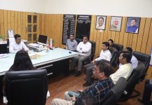 इंदौर संभाग में पेट्रोल-डीजल की पर्याप्त उपलब्धता, अफवाहों पर ध्यान न दें – संभागायुक्त डॉ. सुदाम खाड़े