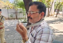 एसपी ऑफिस में घुसा ‘घोड़ा पछाड़’ सांप, हेड कांस्टेबल की बहादुरी, पकड़कर जंगल में छोड़ा, स्टाफ और आमजन ने ली राहत की सांस