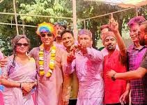 Viral Video: देखते रह जाओगे कलेक्टर का सपरिवार होली डांस