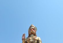 छतरपुर में 51 फीट ऊंची अष्टधातु की हनुमान प्रतिमा स्थापित, ‘विश्व की एकमात्र’ होने का दावा.