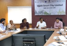 वे ही कार्य प्रारंभ करें जो वर्षा ऋतु के पहले पूर्ण हो सकें- संभागायुक्त आशीष सिंह ने सिंहस्थ के निर्माण कार्यों की समीक्षा की