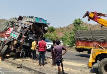 आगरा–मुंबई नेशनल हाईवे पर दो ट्रकों की टक्कर, ड्राइवर और क्लीनर की मौत