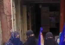 Opposition to Opening of Liquor Shop : रतलाम में शराब दुकान खुलने से भड़के क्षेत्रीय रहवासी, भीषण गर्मी में सड़कों पर उतरे पुरुष, महिलाएं… जय भीम, जय भारत के झंडे फहराए!