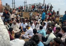 No Land Will be Given : निर्माणाधीन मेगा इंडस्ट्रियल पार्क निवेश क्षेत्र के खिलाफ प्रभावितों के साथ विधायक डोडियार