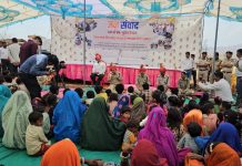 Community Policing: 3 D यानी डीजे, दहेज और दारू के विरुद्ध जागृति के लिए पुलिस का जन संवाद कार्यक्रम, बुजुर्ग की डिमांड पर पुलिस ने स्कूल की छत बनाने का भी किया वादा