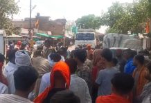 MP News: टैंकर में दम घुटने से 2 युवकों की मौत, पोस्टमार्टम के बाद परिजनों ने सड़क पर लगाया जाम