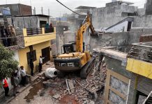 Big Action of Administration: इंदौर में 30 करोड़ की शासकीय भूमि अतिक्रमण मुक्त, 12 मकान हटाए गए