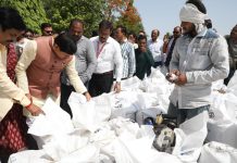 मुख्यमंत्री डॉ. यादव ने खरगोन जिले में कतरगांव उपार्जन केंद्र का किया आकस्मिक निरीक्षण, लिया व्यवस्थाओं का जायजा, किसानों से की चर्चा