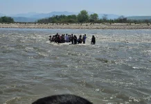 हरिद्वार: सप्तऋषि इलाके में अचानक बढ़ा गंगा का जलस्तर, टापू पर फंसे 21 लोग