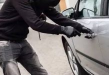 Bhopal News: डी-मार्ट की पार्किंग में खड़ी कार में चोरी, कैमरे में कैद हुआ आरोपी