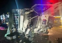 दर्दनाक सड़क हादसा, 8 तीर्थ यात्रियों की मौत, एक दर्जन से ज्यादा घायल