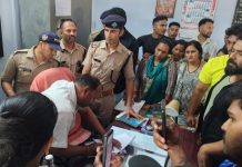 सरकारी स्कूल के शिक्षक पर छात्रा ने लगाया गंभीर आरोप,स्कूल में हुआ हंगामा, पुलिस ने कस्टडी में लिया