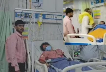 हॉस्पिटल के ICU में दूल्हे ने मांगभर कर शादी की रस्में पूरी की,शादी के दिन हादसे में गंभीर रूप से घायल हो गयी थी दुल्हन