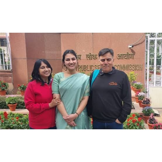 Kissa-A-IAS: Kashish Bakshi: भोपाल में पढ़ी आर्मी ऑफिसर की बेटी बनी IAS अधिकारी