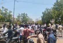 मंदसौर राजमार्ग पर हुआ चक्का जाम – एनएसआईयू ने प्रदर्शन और नारेबाजी की – पुलिस टीम ने हटाया