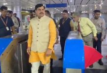 मुख्यमंत्री डॉ. मोहन यादव ने जब नई दिल्ली में की मेट्रो ट्रेन में यात्रा,जनता से किया संवाद