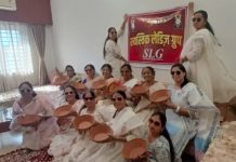 स्वस्तिक जैन महिला ग्रुप ने पक्षियों के लिए किए सकोरे वितरित!
