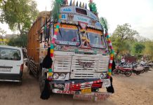 तेज रफ्तार ट्रक ने बाइक सवार 2 युवकों को रौंदा, मौके पर ही दर्दनाक मौत