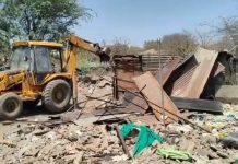 Scrap Removal Drive Begins in Congested Areas : निगम कर्मियों ने पहले दिन 5 कबाड़ गोदाम हटाएं!