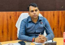 होशंगाबाद में कलेक्टर सोमेश मिश्रा ने कदाचरण एवं कृषकों से धोखाधड़ी की शिकायत पर राजस्व निरीक्षक को किया निलंबित