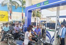 Diesel Crisis Deepens : किसान हलाकान, पेट्रोल पंप पर सिर्फ 1000 का मिल रहा डीजल, आने-जाने में ही हो रहा आधा खत्म!