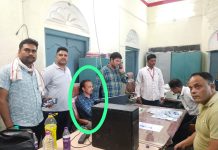 Lokayukt Trap: टीकमगढ़ में कॉलेज का बाबू एक लाख रुपये की रिश्वत लेते रंगे हाथों पकड़ा गया