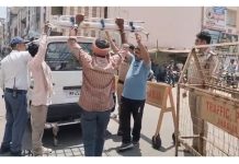 Jhabua Police Cracks Down on Passenger Safety : सवारी वाहनों से हटवाए गए पैरदान और कैरियर!