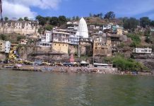 Khandwa’s Collector Big Action: श्रद्धालुओं के साथ मारपीट–ओंकारेश्वर मंदिर ट्रस्ट के सुपरवाइजर और 5 अन्य कर्मचारी सेवा से पृथक